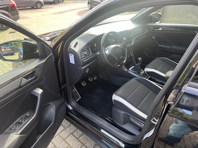 Volkswagen T-Roc 1.5 TSI Sport | Trekhaak | Digital Dash.