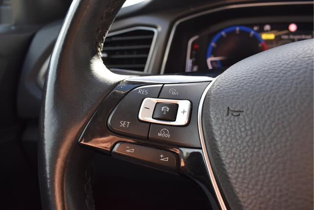 Volkswagen T-Roc 1.0 TSI Style Panoramadak, Adaptive cruise, NL-auto