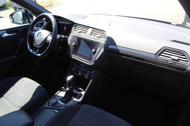 Volkswagen TIGUAN 1.4 TSI 4Motion Highline R-line NL auto/1e Eigenaar Automaat/Panoramadak/Navigatie/Digital dash/Cruise control adaptief/Elektrische achterklep/Alcantara bekleding/Stoelverwarming/Trekhaak/LED/Spiegels inklapbaar/Parkeersensoren rondom