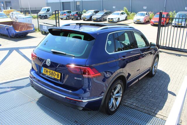 Volkswagen TIGUAN 1.4 TSI 4Motion Highline R-line NL auto/1e Eigenaar Automaat/Panoramadak/Navigatie/Digital dash/Cruise control adaptief/Elektrische achterklep/Alcantara bekleding/Stoelverwarming/Trekhaak/LED/Spiegels inklapbaar/Parkeersensoren rondom