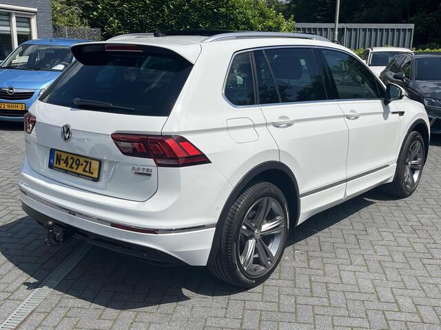 Volkswagen TIGUAN 2.0 TSi DSG 4Motion Highline Business R-Line | EL. TREKHAAK | STANDKACHEL | PANORAMADAK |