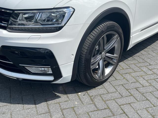 Volkswagen TIGUAN 2.0 TSi DSG 4Motion Highline Business R-Line | EL. TREKHAAK | STANDKACHEL | PANORAMADAK |