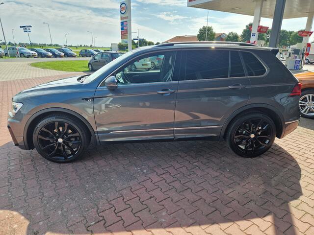 Volkswagen TIGUAN 1.5 TSI ACT Highline Business R 12 MND BOVAG GAR. 20" LMV | NAVI | ECC STOELVERW | 3-ZONE ECC | ACC | EL. ACHTERKLEP