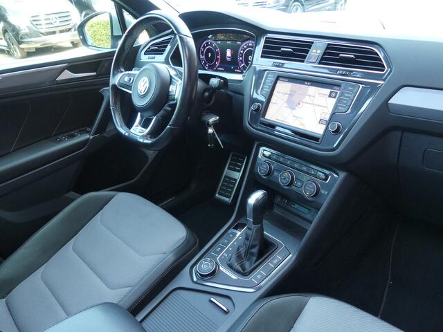 Volkswagen TIGUAN 2.0 TSI 220 pk 4Motion 2 X R-Line / Panodak / 20 Inch