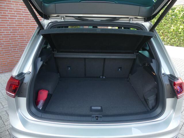 Volkswagen TIGUAN 2.0 TSI 220 pk 4Motion 2 X R-Line / Panodak / 20 Inch