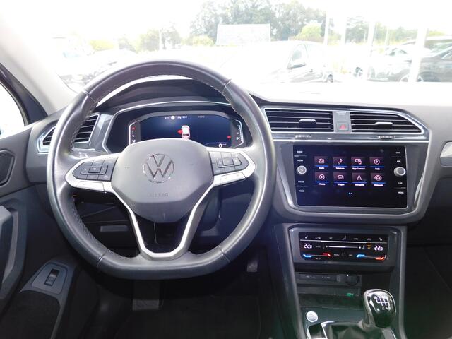 Volkswagen TIGUAN 1.5TSI 131PK LIFE BUSINESS!! All-in Prijs! Trekhaa