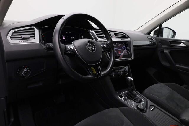Volkswagen TIGUAN 2.0 TSI 190PK DSG 4Motion Highline | Pano | Navi | Parkeersensoren voor/achter | ACC | 18 inch