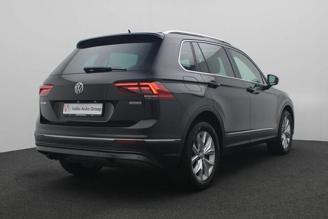 Volkswagen TIGUAN 2.0 TSI 190PK DSG 4Motion Highline | Pano | Navi | Parkeersensoren voor/achter | ACC | 18 inch