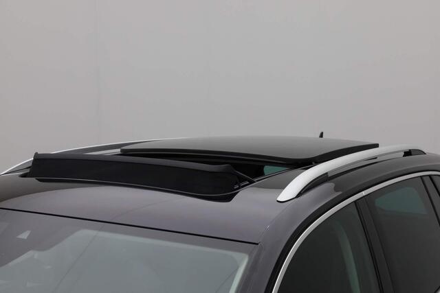 Volkswagen TIGUAN 2.0 TSI 190PK DSG 4Motion Highline | Pano | Navi | Parkeersensoren voor/achter | ACC | 18 inch