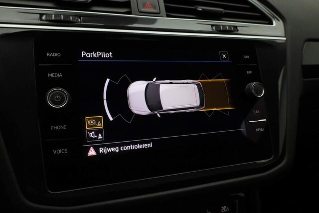 Volkswagen TIGUAN 2.0 TSI 190PK DSG 4Motion Highline | Pano | Navi | Parkeersensoren voor/achter | ACC | 18 inch
