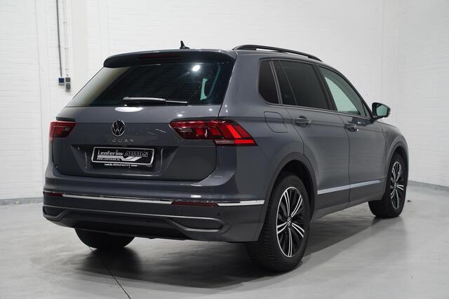 Volkswagen TIGUAN 2.0 TDI 150 pk Aut. Grijs Kenteken 2-Zits Navi Panoramadak, LED IQ Light Koplampen, Trekhaak Wegklapbaar