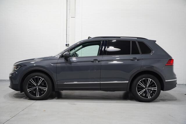 Volkswagen TIGUAN 2.0 TDI 150 pk Aut. Grijs Kenteken 2-Zits Navi Panoramadak, LED IQ Light Koplampen, Trekhaak Wegklapbaar
