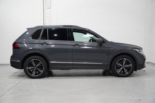 Volkswagen TIGUAN 2.0 TDI 150 pk Aut. Grijs Kenteken 2-Zits Navi Panoramadak, LED IQ Light Koplampen, Trekhaak Wegklapbaar