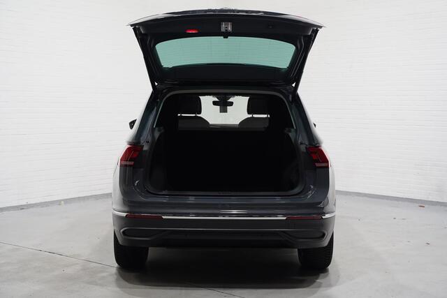 Volkswagen TIGUAN 2.0 TDI 150 pk Aut. Grijs Kenteken 2-Zits Navi Panoramadak, LED IQ Light Koplampen, Trekhaak Wegklapbaar