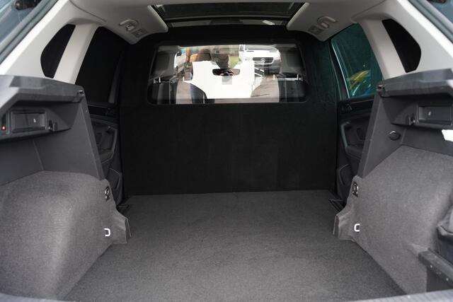 Volkswagen TIGUAN 2.0 TDI 150 pk Aut. Grijs Kenteken 2-Zits Navi Panoramadak, LED IQ Light Koplampen, Trekhaak Wegklapbaar