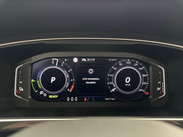 Volkswagen TIGUAN 1.4 TSI e-Hybrid Life Business | Panoramadak | Navigatie | Parkeercamera