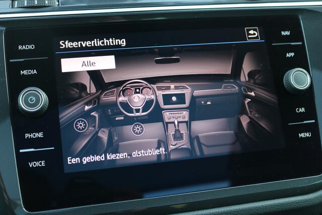 Volkswagen TIGUAN 1.5 TSI ACT Highline Business R Xenon Led Panodak T-haak Bj:2020