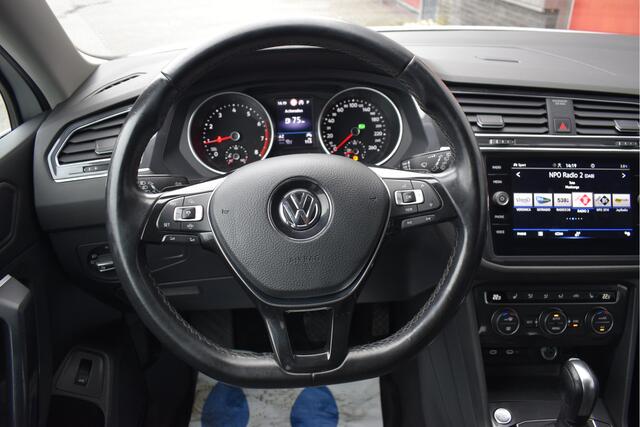 Volkswagen TIGUAN Allspace 1.5 TSI R line Comfort 7pers Adaptive cruise, Camera, Trekhaak, Stoelverwarming, Carplay
