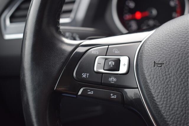 Volkswagen TIGUAN Allspace 1.5 TSI R line Comfort 7pers Adaptive cruise, Camera, Trekhaak, Stoelverwarming, Carplay