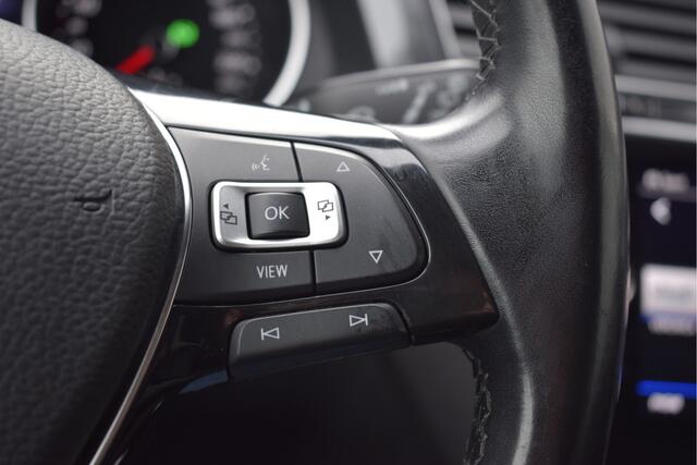 Volkswagen TIGUAN Allspace 1.5 TSI R line Comfort 7pers Adaptive cruise, Camera, Trekhaak, Stoelverwarming, Carplay