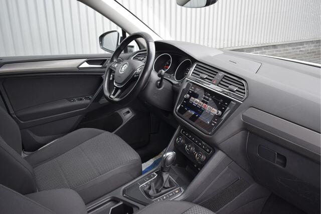 Volkswagen TIGUAN Allspace 1.5 TSI R line Comfort 7pers Adaptive cruise, Camera, Trekhaak, Stoelverwarming, Carplay