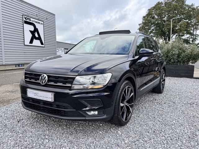 Volkswagen TIGUAN 1.4 TSI ACT Highline DSG Pano|Camera|Navi|ACC Zwart!