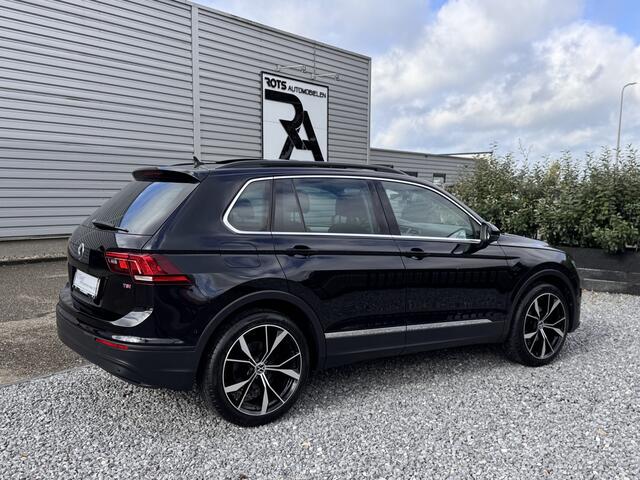 Volkswagen TIGUAN 1.4 TSI ACT Highline DSG Pano|Camera|Navi|ACC Zwart!