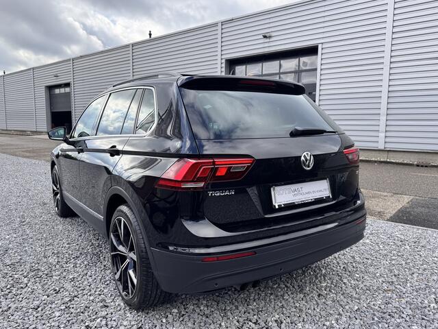 Volkswagen TIGUAN 1.4 TSI ACT Highline DSG Pano|Camera|Navi|ACC Zwart!