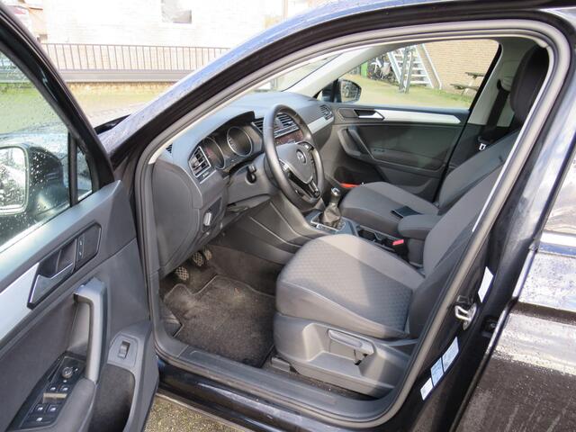 Volkswagen TIGUAN 1.5 TSI Comfortline Business * Rijklaarprijs incl. garantie * Panoramadak * Trekhaak * PDC V+A * Navi * Carplay Android