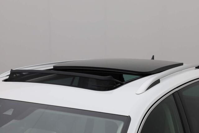 Volkswagen TIGUAN 1.5 TSI 150PK DSG Elegance | Pano | Trekhaak | IQ Light | Stoel-/achterbankverwarming | Camera | Navi | ACC | Keyless | Massage | Digital Cockpit Pro