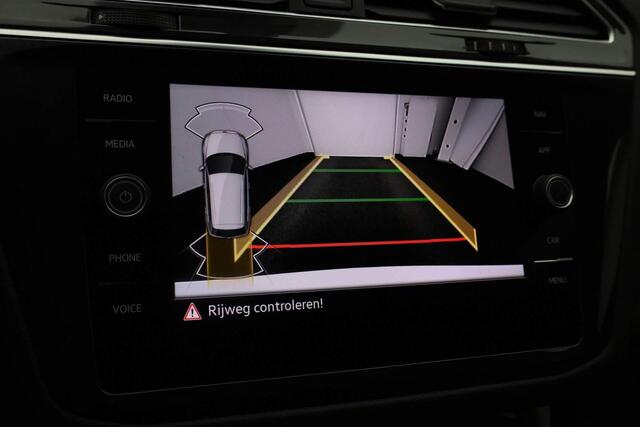 Volkswagen TIGUAN 1.5 TSI 150PK DSG Elegance | Pano | Trekhaak | IQ Light | Stoel-/achterbankverwarming | Camera | Navi | ACC | Keyless | Massage | Digital Cockpit Pro