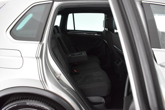 Volkswagen TIGUAN 1.5 TSI 150pk ACT DSG R-Line Highline Panoramadak Trekhaak Virtual Cockpit Camera Navigatie Led ACC DCC