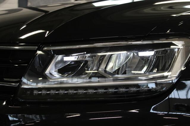 Volkswagen TIGUAN 1.5 TSI ACT Highline Business R | incl. 12 maanden garantie | R-Line | Wegklapbare trekhaak | Adaptive cruise | Navigatie | 19 " lichtmetalen velgen | LED koplampen | DAB+ radio | Parkeersensoren voor en achter | Elektrische kofferklep | Zwarte hemelbekle