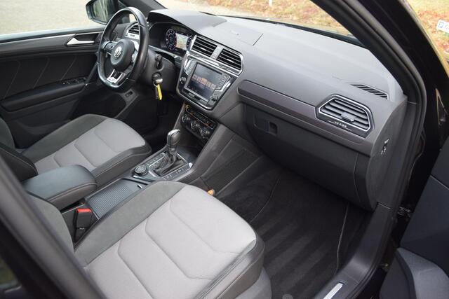 Volkswagen TIGUAN 2.0 TSI 4M R-Line DSG Matrix/ElekTh/20/Hud/Carplay