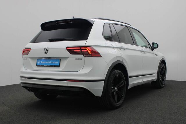 Volkswagen TIGUAN 2.0 TSI 190PK DSG 4Motion Highline Business R / R-Line | Pano | Trekhaak | Stoelverwarming | Camera | Navi | ACC | Alcantara | Virtual Cockpit