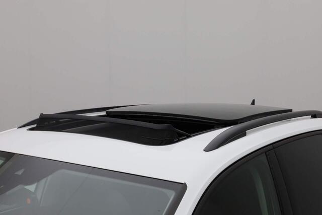 Volkswagen TIGUAN 2.0 TSI 190PK DSG 4Motion Highline Business R / R-Line | Pano | Trekhaak | Stoelverwarming | Camera | Navi | ACC | Alcantara | Virtual Cockpit