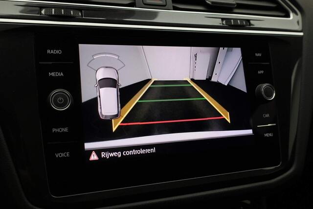 Volkswagen TIGUAN 2.0 TSI 190PK DSG 4Motion Highline Business R / R-Line | Pano | Trekhaak | Stoelverwarming | Camera | Navi | ACC | Alcantara | Virtual Cockpit