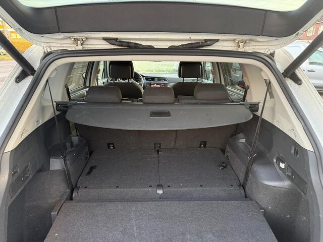 Volkswagen TIGUAN Allspace 1.5 TSI Comfortline Business 7-Persoons, Trekhaak! navi! AUtomaat!
