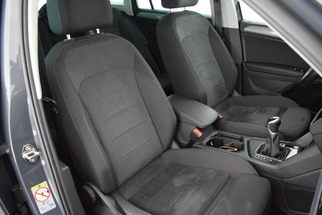 Volkswagen TIGUAN 1.5 TSI 150pk H6 Life Business Trekhaak Camera Stoelverwarming Navigatie