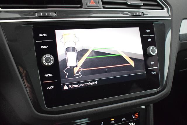 Volkswagen TIGUAN 1.5 TSI 150pk H6 Life Business Trekhaak Camera Stoelverwarming Navigatie