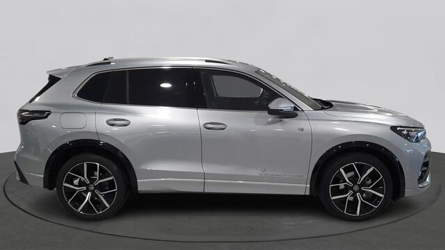 Volkswagen TIGUAN 1.5 eTSI R-Line Business | Trekhaak | Assistance Pakket | Comfort pakket