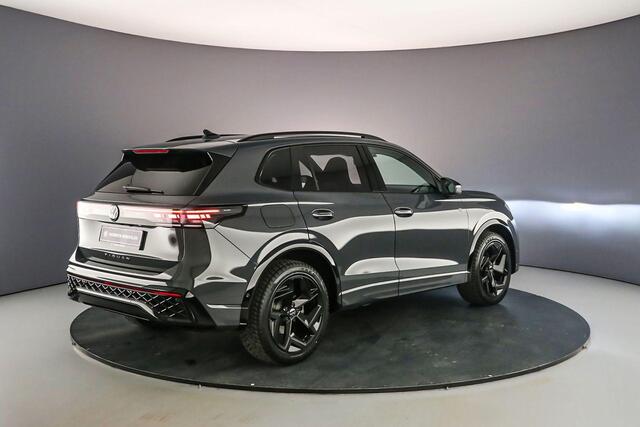 Volkswagen TIGUAN R-Line Edition 1.5 eTSI 150pk DSG Automaat Black Style, Adaptive cruise control, Elektrische achterklep, LED matrix koplampen, Navigatie, 360 camera, Parkeer assistent