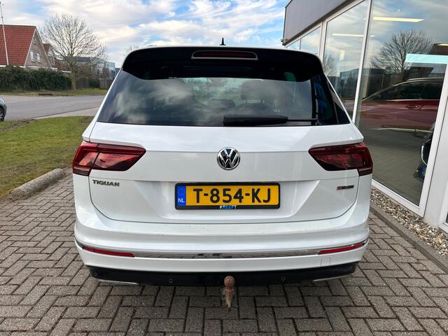 Volkswagen TIGUAN 2.0 TSI 4Motion Highline 221 PK |