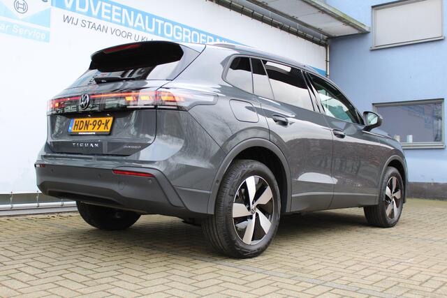 Volkswagen TIGUAN 1.5 eHybrid Life Edition 204 PK | Direct leverbaar!! | Elektrische kofferklep | Achteruitrijcamera | Stoel/stuurverwarming | Stoelverwarming achterbank | Apple CarPlay/Android Auto | Parkeersensoren V+A | Adaptive cruise controle | Digital cockpit | Keyl