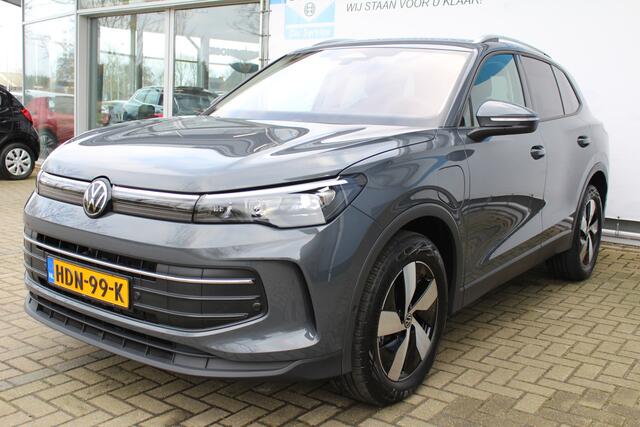 Volkswagen TIGUAN 1.5 eHybrid Life Edition 204 PK | Direct leverbaar!! | Elektrische kofferklep | Achteruitrijcamera | Stoel/stuurverwarming | Stoelverwarming achterbank | Apple CarPlay/Android Auto | Parkeersensoren V+A | Adaptive cruise controle | Digital cockpit | Keyl