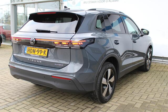 Volkswagen TIGUAN 1.5 eHybrid Life Edition 204 PK | Direct leverbaar!! | Elektrische kofferklep | Achteruitrijcamera | Stoel/stuurverwarming | Stoelverwarming achterbank | Apple CarPlay/Android Auto | Parkeersensoren V+A | Adaptive cruise controle | Digital cockpit | Keyl