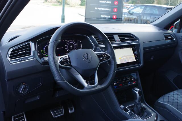 Volkswagen TIGUAN 1.4 TSI 245 PK eHybrid R-Line BNS PHEV, Panoramadak, Trekhaak, IQ-Light, DCC, Adaptieve Cruise Control