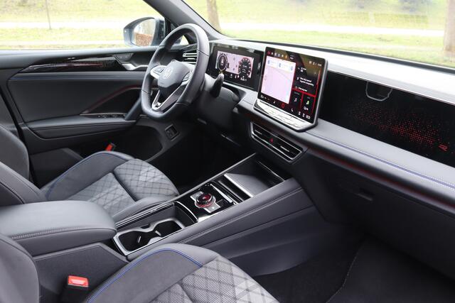 Volkswagen TIGUAN 1.5 eHybrid R-Line Black Style IQ.Light/360Camera/Keyless/DCC/Elek. klep/ErgoActive/Winter/20"