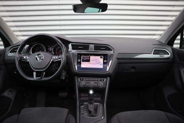 Volkswagen TIGUAN 1.5 TSI Comfortline Business Pano / Trekhaak / Massage Stoel / Stoelverwarming / LED / Camera /