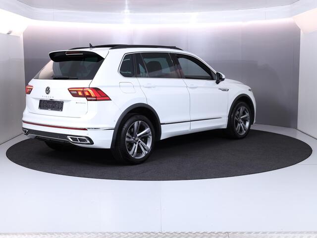 Volkswagen TIGUAN 1.4 TSI eHybrid R-Line Business 245 pk Automaat (DSG) | Navigatie | Panoramadak | Parkeersensoren (Park assist) | Achteruitrijcamera | Adaptieve cruise control | Autom. airco (3 zones) |